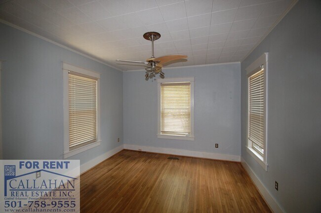 Building Photo - 917 Skyline Dr
