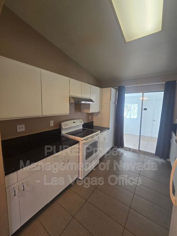 Building Photo - 4270 Rollingstone Dr