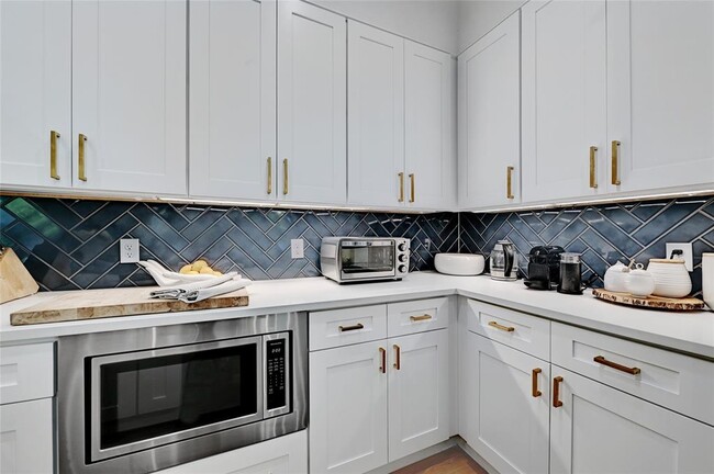 Building Photo - 2909 Kuhlman Ave