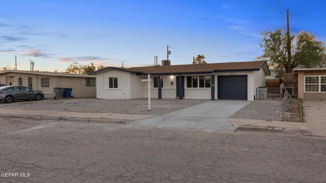 Building Photo - 513 Gilmore Way