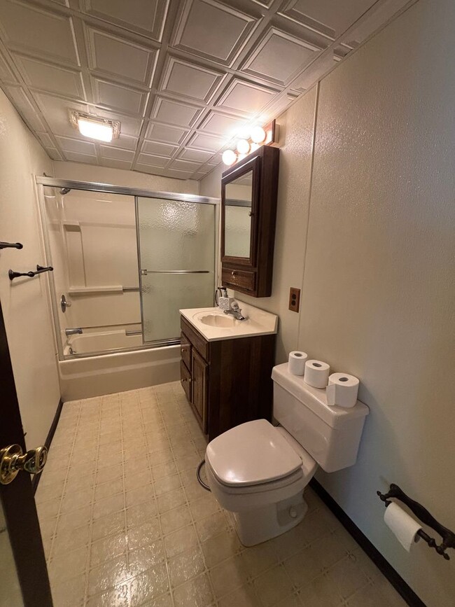Building Photo - Home in Upper St. Clair!