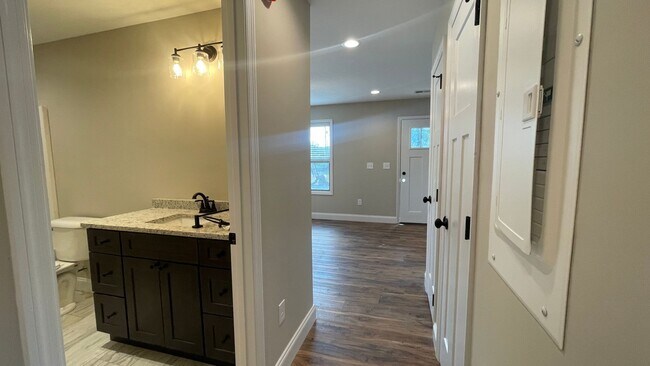 Building Photo - Cosby 2/2 Brand New Duplex