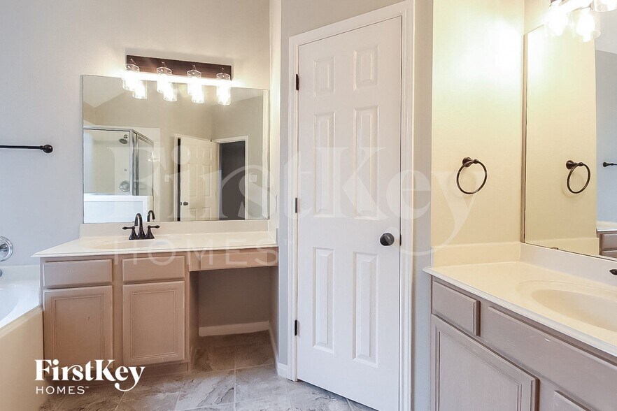 Building Photo - 1118 Chase Park Dr