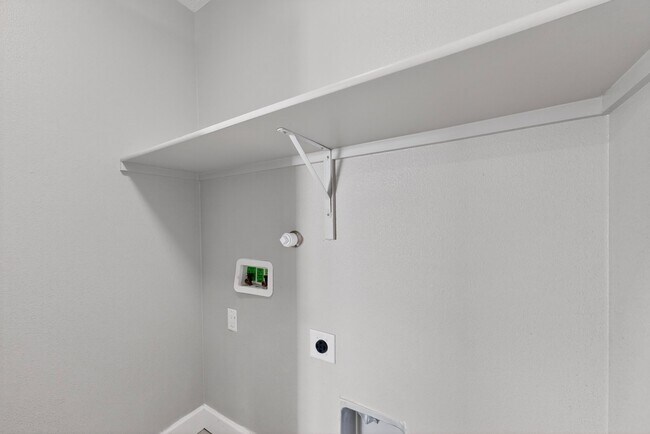 Building Photo - 5603 Linq Ct NE