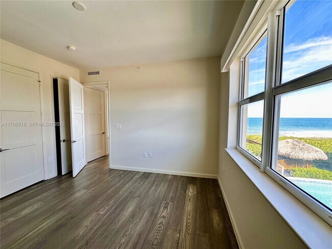 Building Photo - 4810 N Hwy A1A