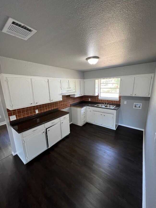 Building Photo - Very Nice! Complete Remodel!