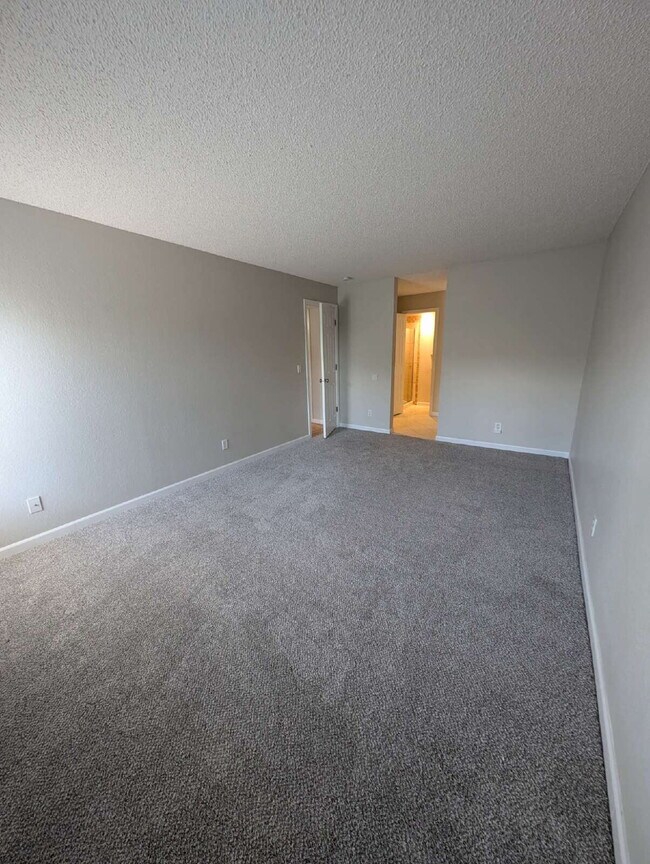 Building Photo - "Charming 2-Bed, 2-Bath Condo in Englewood...