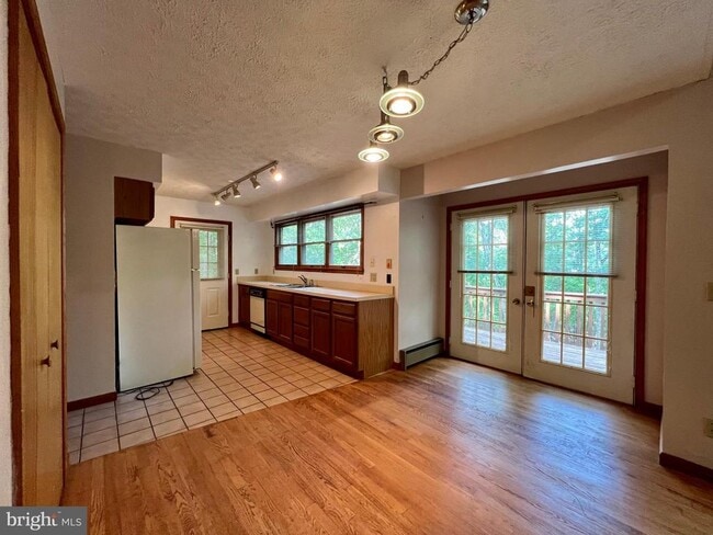 Building Photo - 148 Fieldstone Ln
