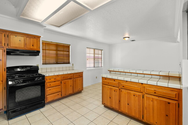 Building Photo - 2165 Maricopa Hwy