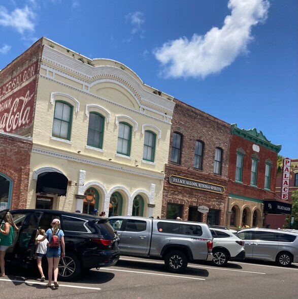 Building Photo - 3341 1st Ave