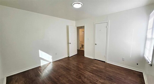 Building Photo - 721 Proctor Pl