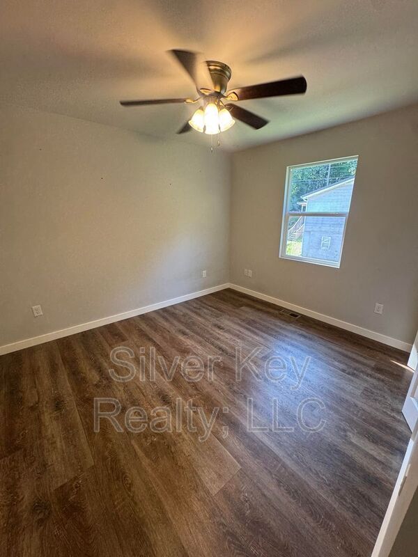 Building Photo - 1603 Hutsell Dr