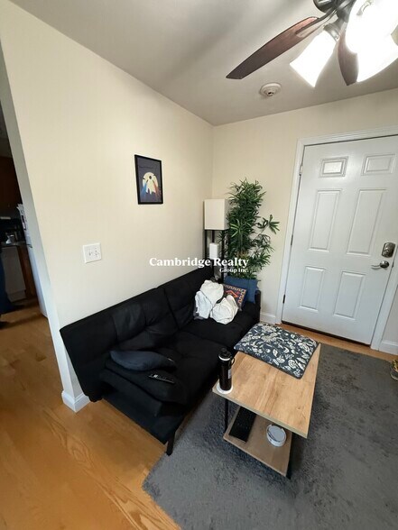 Building Photo - 1010 Cambridge St