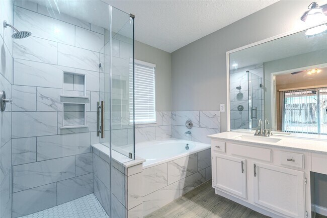 Building Photo - 8926 Sunny Point Dr