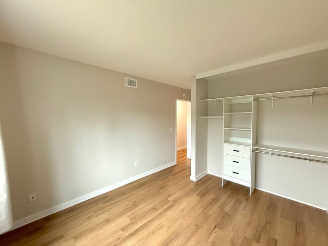 Building Photo - Updated 4B/2BA House in Mira Mesa!