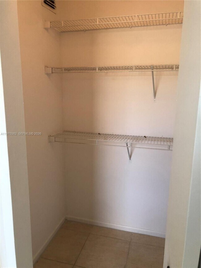 Building Photo - 2268 SE 27th Dr