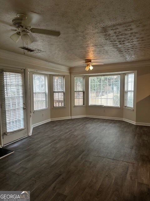 Building Photo - 5675 Hampton Ct