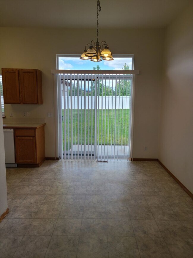 Building Photo - Lovely 3 Bedroom 2 Bath Sunshine Meadows Home for Rent!
