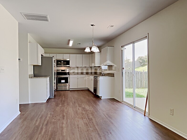 Building Photo - 8443 Redding Glen Ave