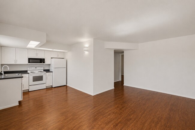 Building Photo - 45 N Phyllis-109