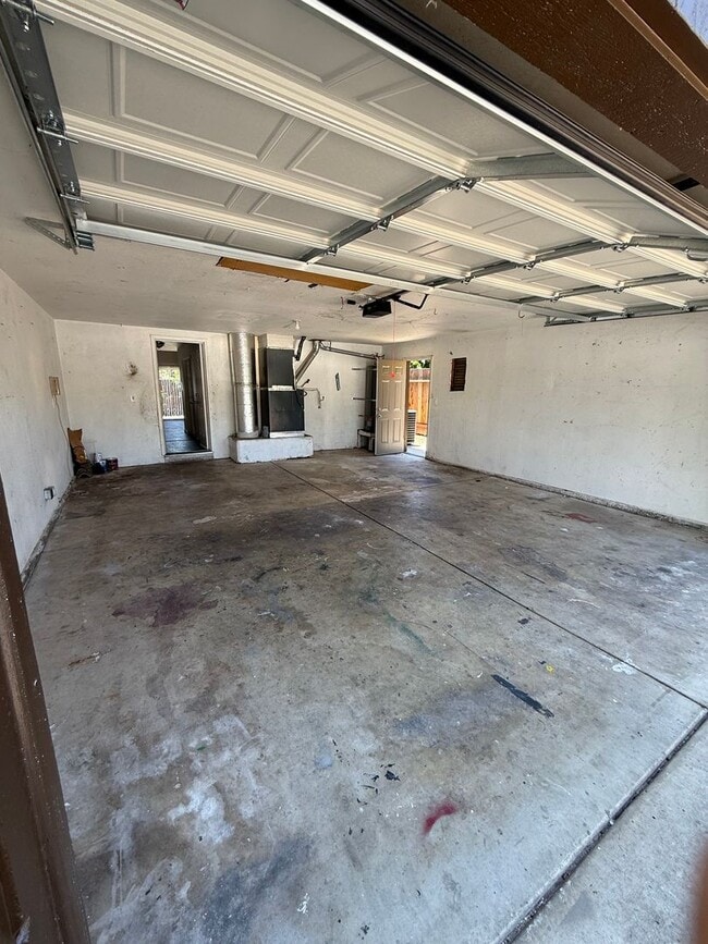 Building Photo - Remodeled Home: 4 Bd/ 2.5 Bath Two Story!