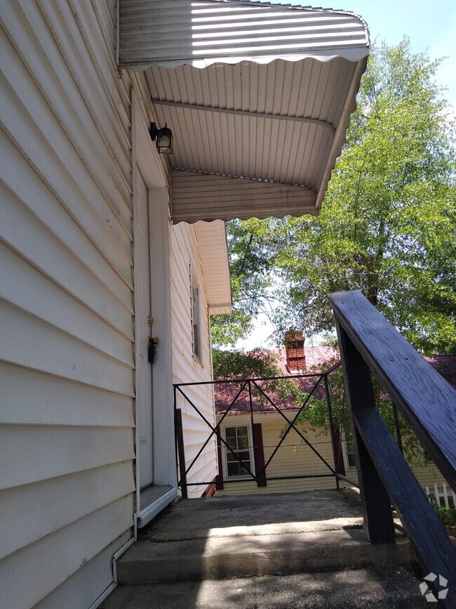 Building Photo - 1548 Schley St
