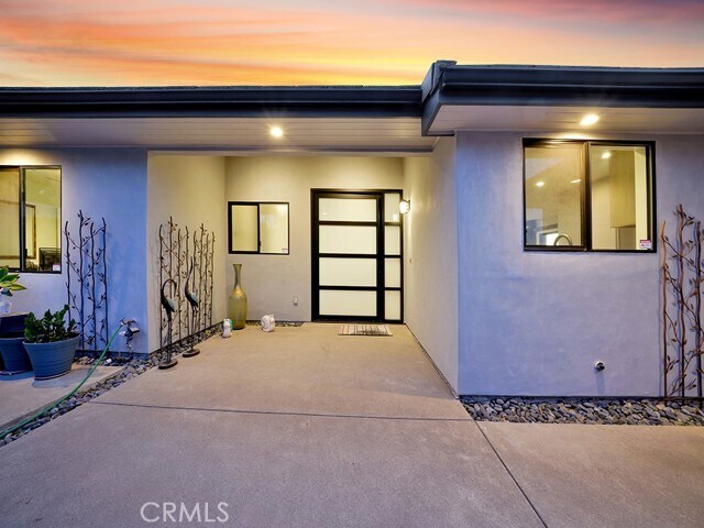 Building Photo - 1380 Skyline Dr