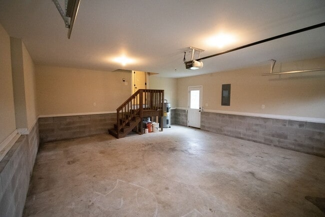 Building Photo - 1343 Ambleside Dr