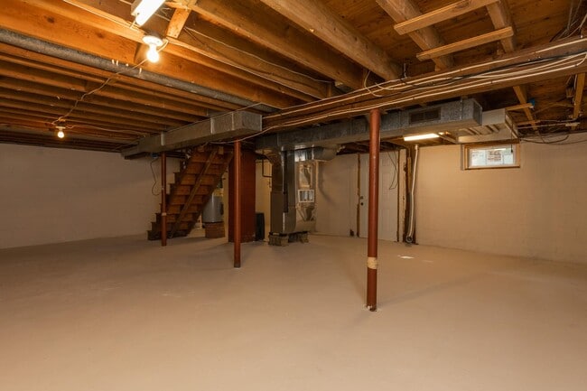 Building Photo - 400 Colonial Dr