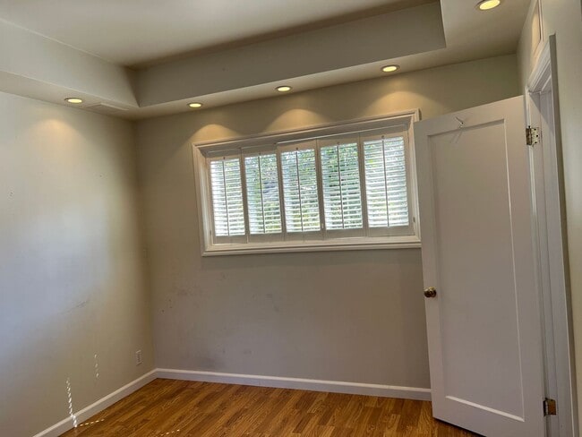 Building Photo - Beautiful Home in Burlingame!!