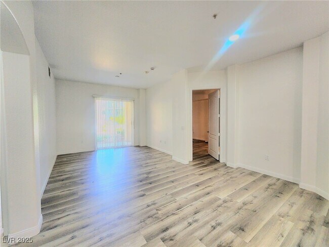 Building Photo - 38 E Serene Ave