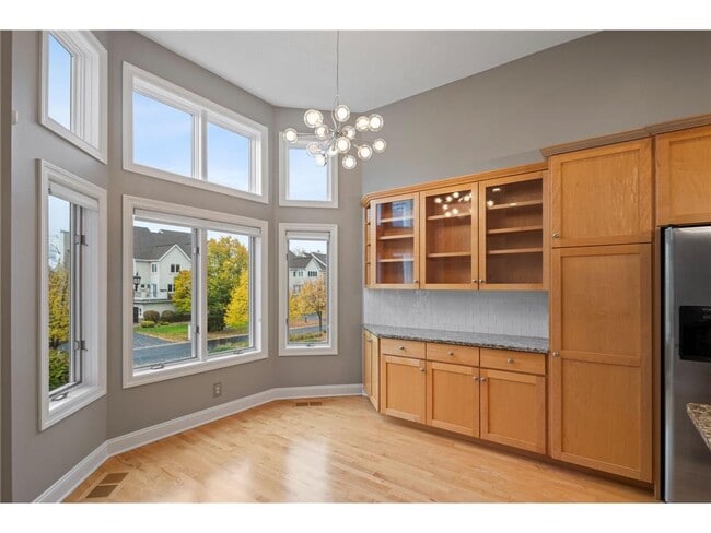 Building Photo - 517 River St