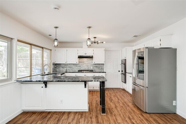 Building Photo - 703 Jetta Ct