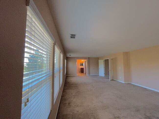 Building Photo - 6001 Jefjen Way