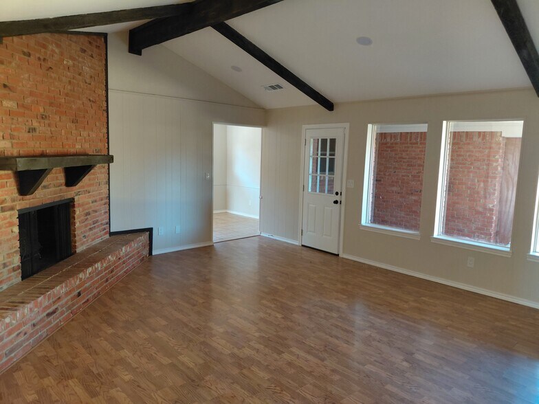 Building Photo - 3305 Lynbrook Dr