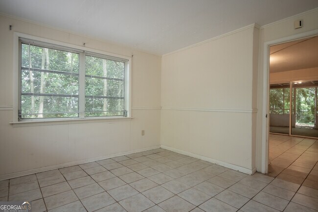Building Photo - 175 Habersham Way