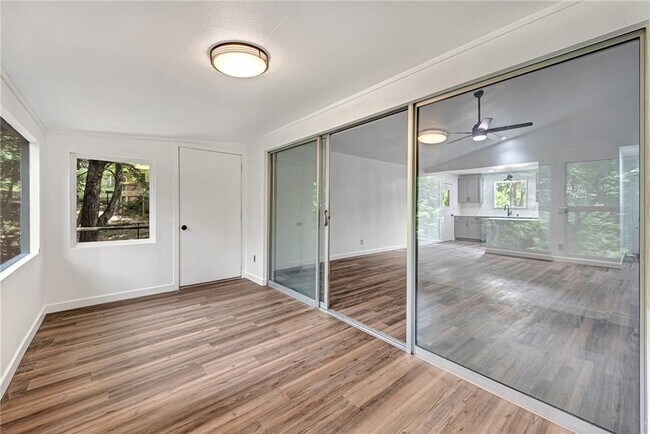 Building Photo - 6 Brompton Dr