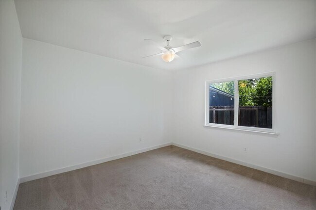 Building Photo - 3803 Alexandria Dr