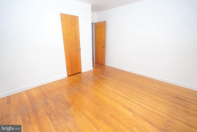 Building Photo - 203 Girard Rd N