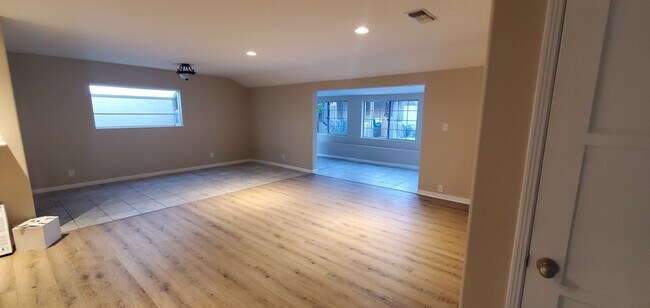 Building Photo - 17425 Elkwood St