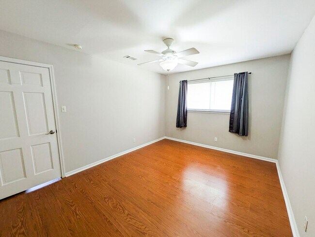 Building Photo - 6510 Daisy Dr