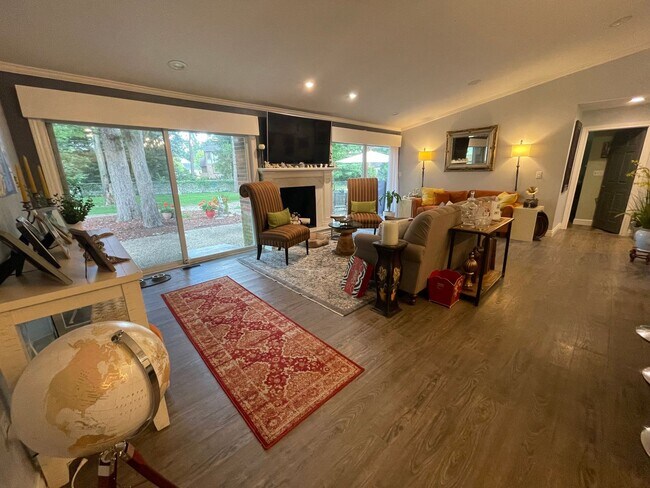 Building Photo - Shelby Twp Custom Ranch- 3 Bedrooms, 2 Bat...
