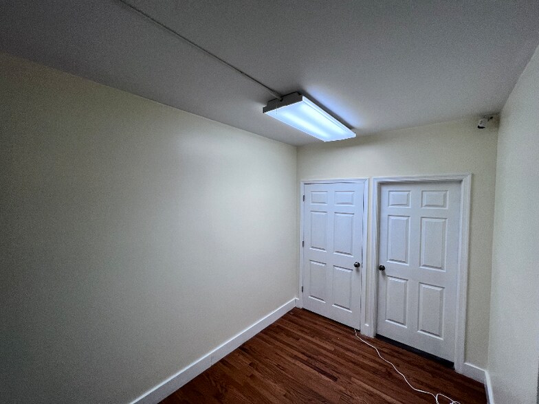 Building Photo - 135 W Market St