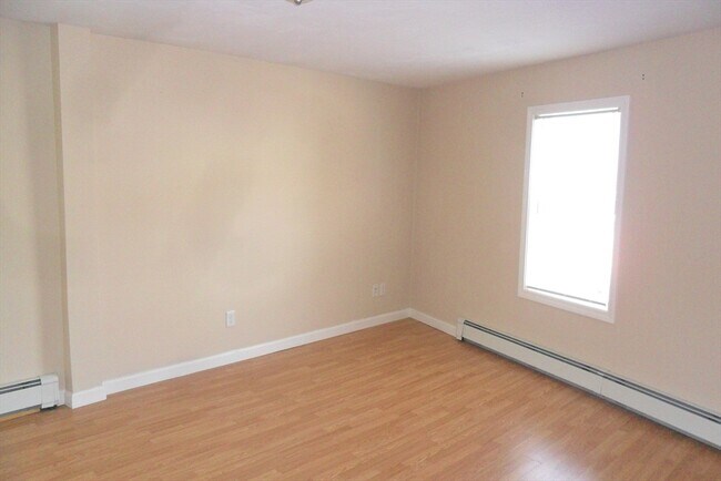 Building Photo - 848 Waverly St