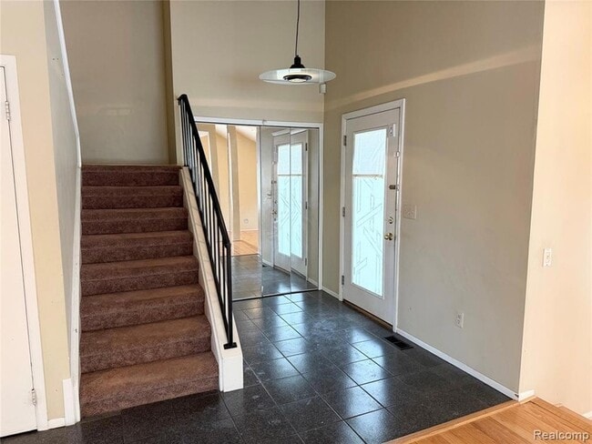 Building Photo - 6842 Indian Creek Dr