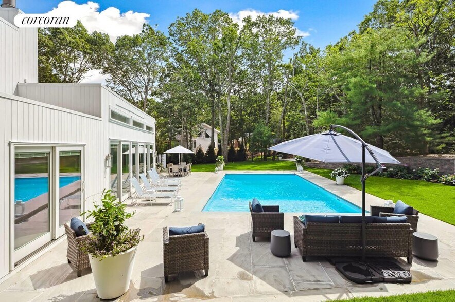 Building Photo - 45 Peconic Hills Dr