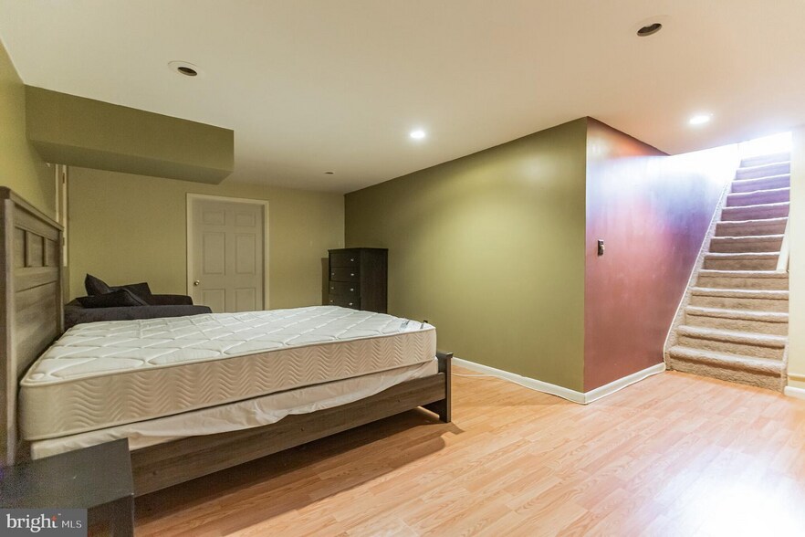 Building Photo - 504 Chanticleer
