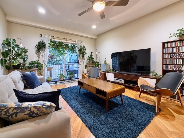 Primary Photo - 83 Monroe St