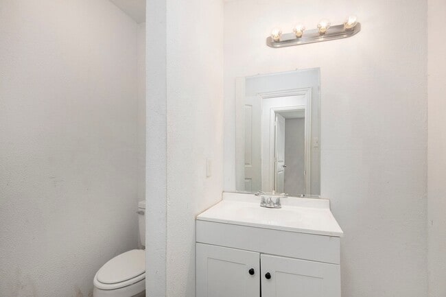 Building Photo - 6000 Calloway Ct