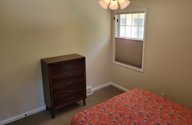 Building Photo - 2-Bedroom/2-Bath (Fully Furnished